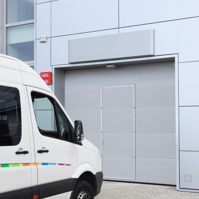 Промышленные ворота цвета серебристый металлик